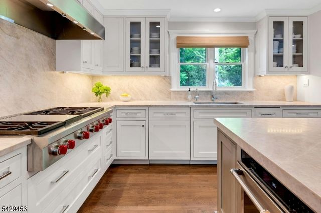 27 Bedford Rd, Summit City, NJ 07901