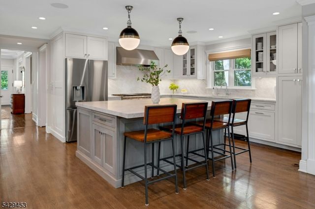 27 Bedford Rd, Summit City, NJ 07901