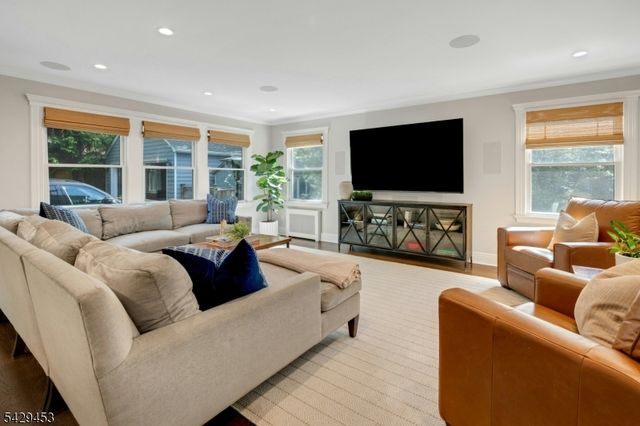 27 Bedford Rd, Summit City, NJ 07901