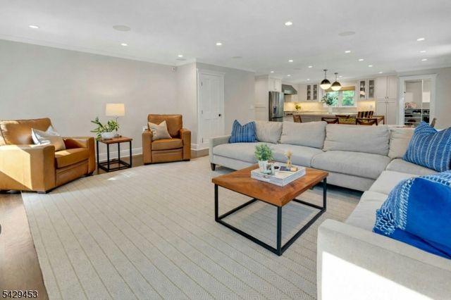 27 Bedford Rd, Summit City, NJ 07901