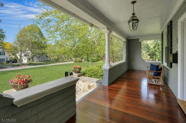 27 Bedford Rd, Summit City, NJ 07901