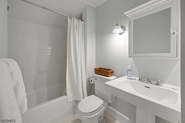27 Bedford Rd, Summit City, NJ 07901
