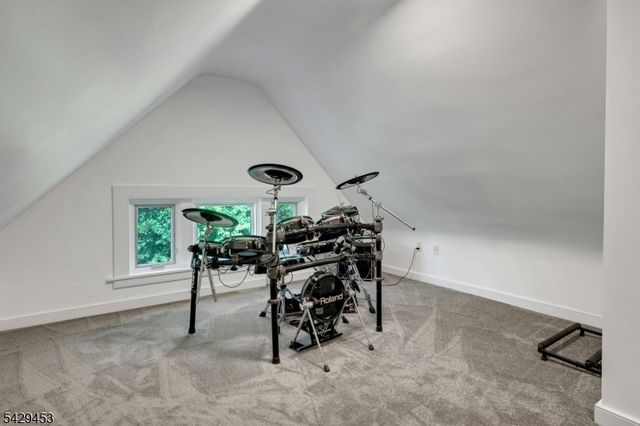 27 Bedford Rd, Summit City, NJ 07901