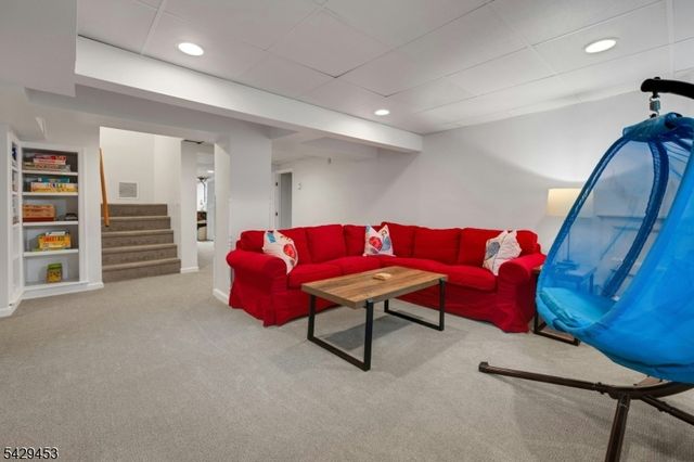 27 Bedford Rd, Summit City, NJ 07901
