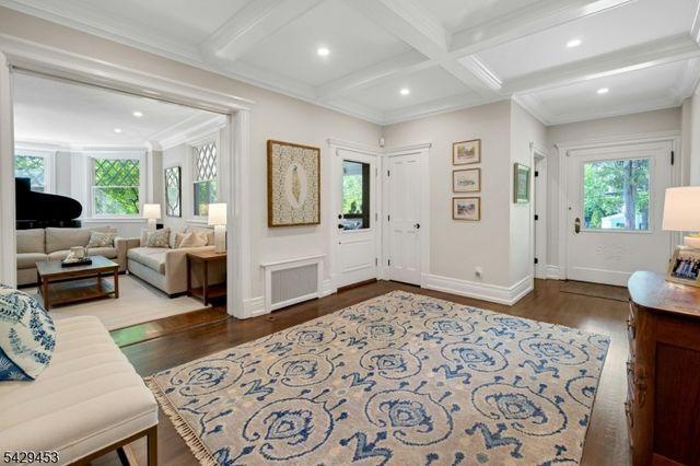 27 Bedford Rd, Summit City, NJ 07901