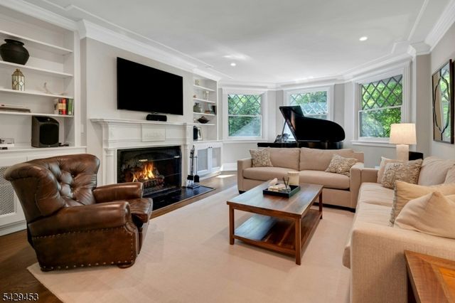 27 Bedford Rd, Summit City, NJ 07901
