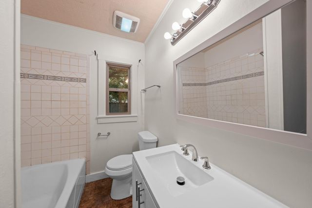 1209 Park Street N, Kerrville, TX 78028