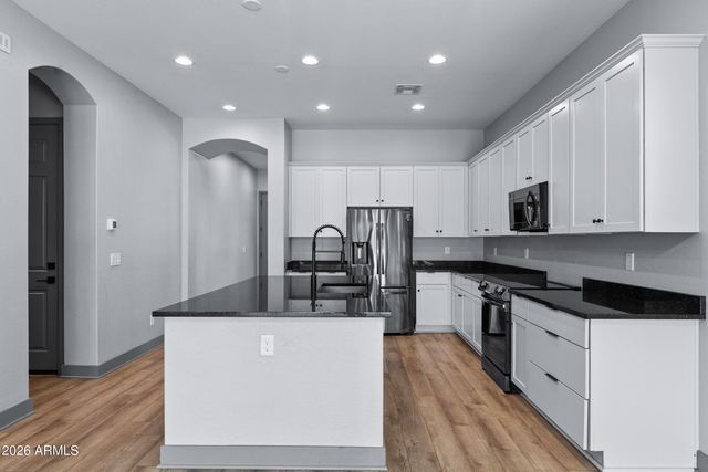 3900 E APPALOOSA Road, Gilbert, AZ 85296