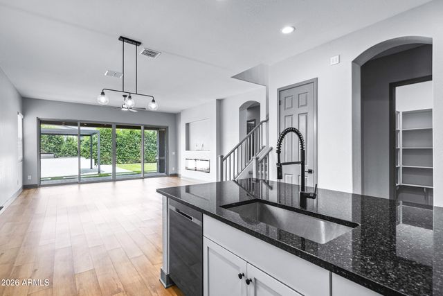 3900 E APPALOOSA Road, Gilbert, AZ 85296