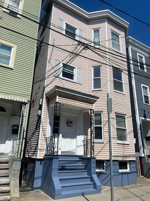 136 Saratoga St 2, Boston, MA 02128