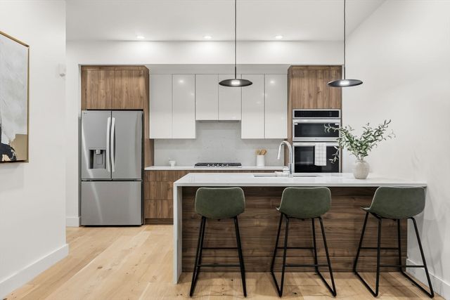 47 Condor A202, Boston, MA 02128