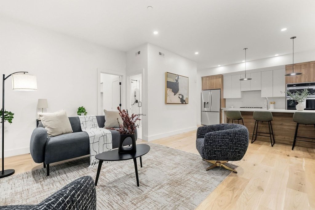47 Condor A202, Boston, MA 02128