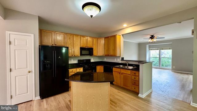 2571 CHASE WELLESLEY DR, Herndon, VA 20171