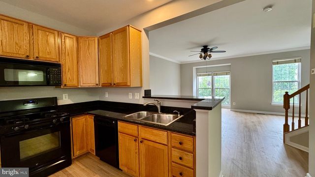 2571 CHASE WELLESLEY DR, Herndon, VA 20171