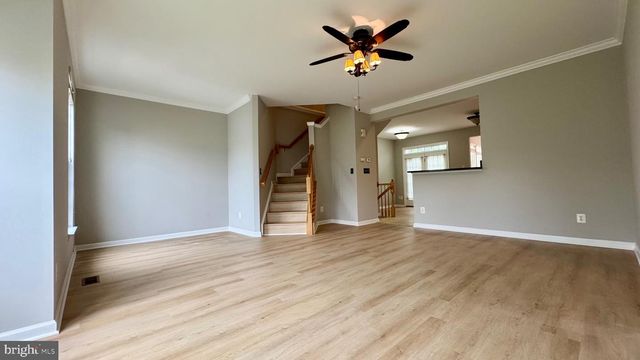 2571 CHASE WELLESLEY DR, Herndon, VA 20171