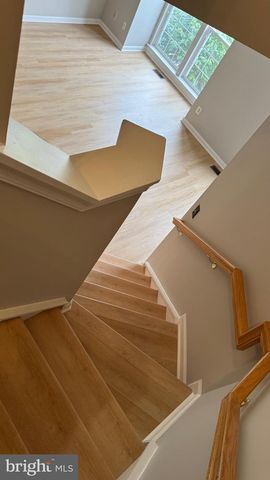 2571 CHASE WELLESLEY DR, Herndon, VA 20171
