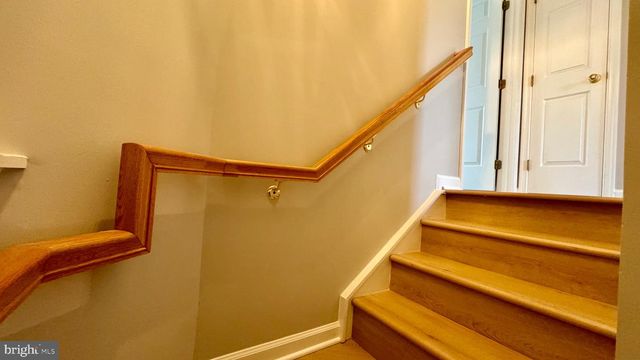 2571 CHASE WELLESLEY DR, Herndon, VA 20171