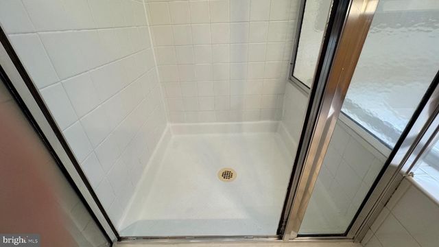 2571 CHASE WELLESLEY DR, Herndon, VA 20171