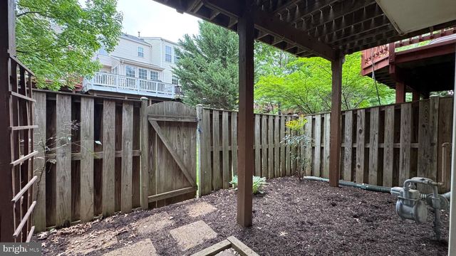2571 CHASE WELLESLEY DR, Herndon, VA 20171