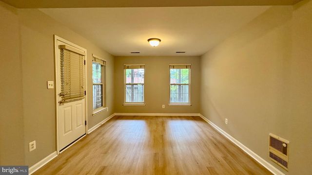 2571 CHASE WELLESLEY DR, Herndon, VA 20171