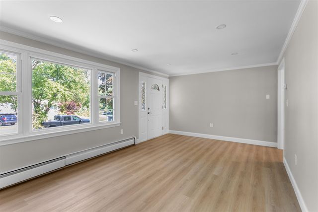 14 Derryfield Road, Derry, NH 03038