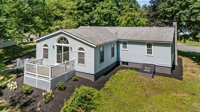 14 Derryfield Road, Derry, NH 03038