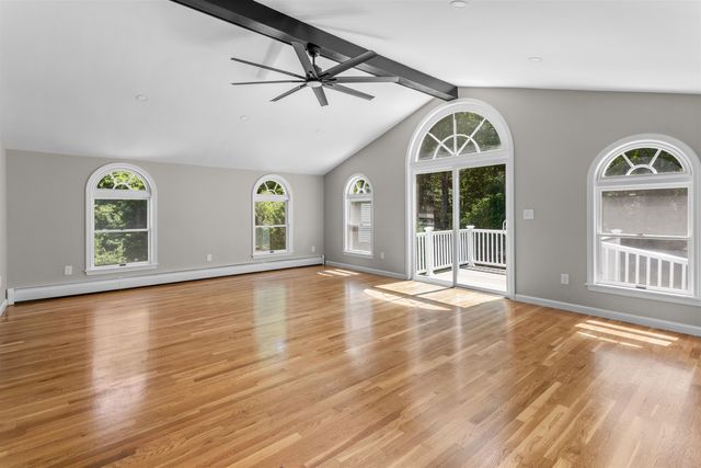 14 Derryfield Road, Derry, NH 03038