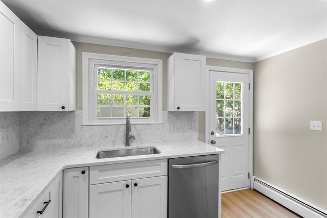 14 Derryfield Road, Derry, NH 03038