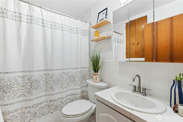 6526 NE 198th Street, Kenmore, WA 98028