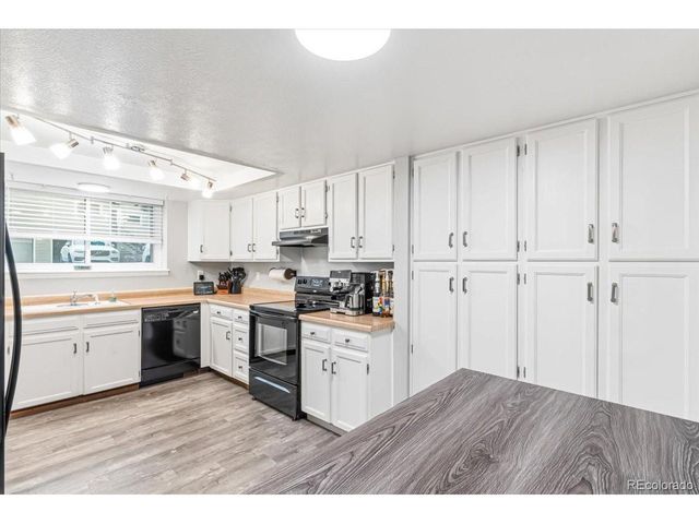 7677 S Monaco Cir, Centennial, CO 80112