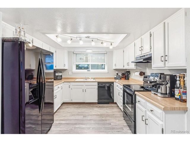 7677 S Monaco Cir, Centennial, CO 80112