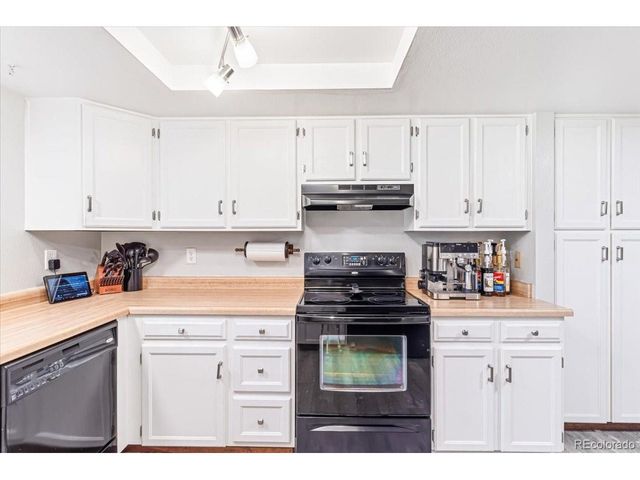 7677 S Monaco Cir, Centennial, CO 80112