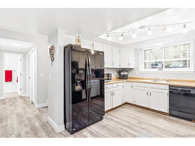 7677 S Monaco Cir, Centennial, CO 80112