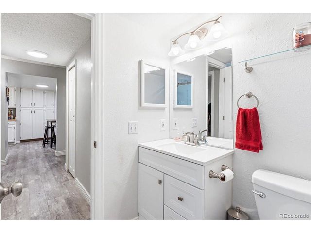7677 S Monaco Cir, Centennial, CO 80112