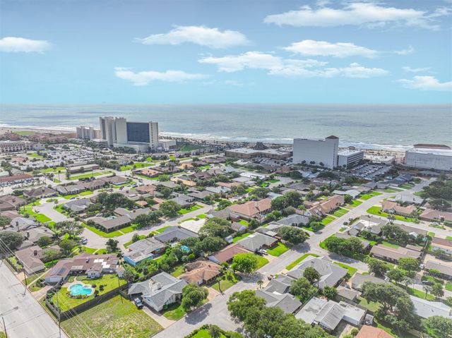 2920 Heron Drive, Galveston, TX 77551