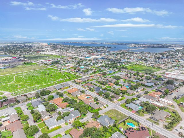 2920 Heron Drive, Galveston, TX 77551