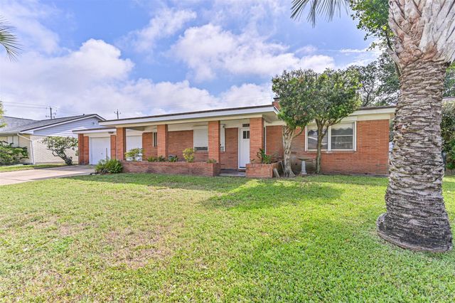2920 Heron Drive, Galveston, TX 77551
