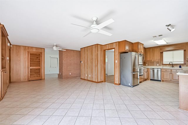 2920 Heron Drive, Galveston, TX 77551