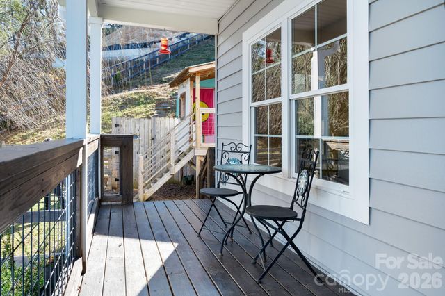 21 Moss Pink Place, Asheville, NC 28806