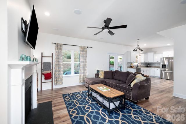 21 Moss Pink Place, Asheville, NC 28806