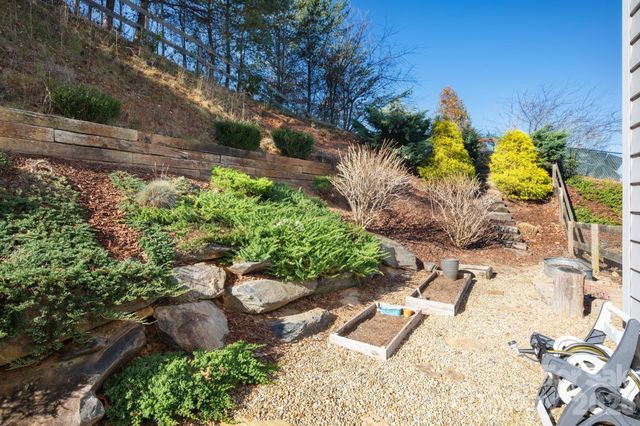 21 Moss Pink Place, Asheville, NC 28806