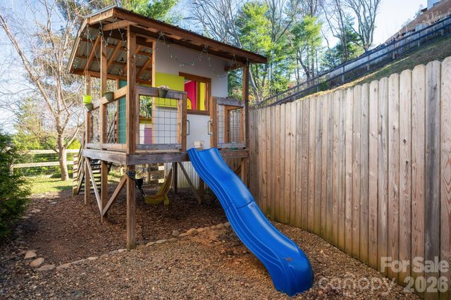 21 Moss Pink Place, Asheville, NC 28806