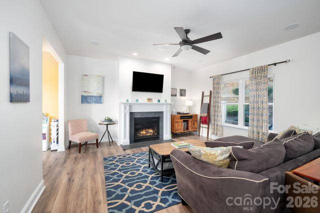 21 Moss Pink Place, Asheville, NC 28806