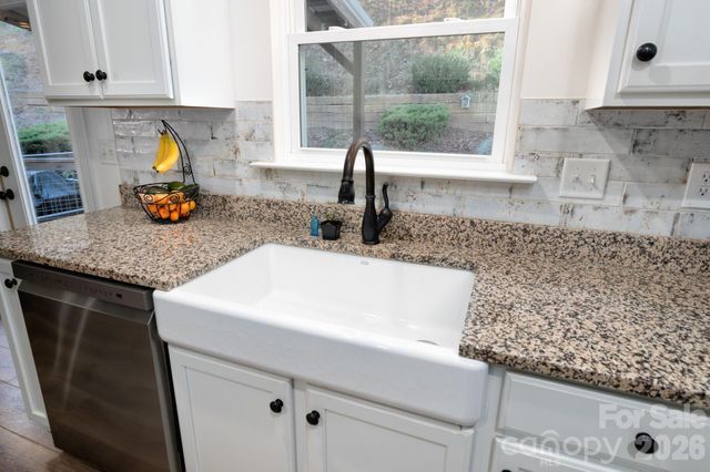 21 Moss Pink Place, Asheville, NC 28806