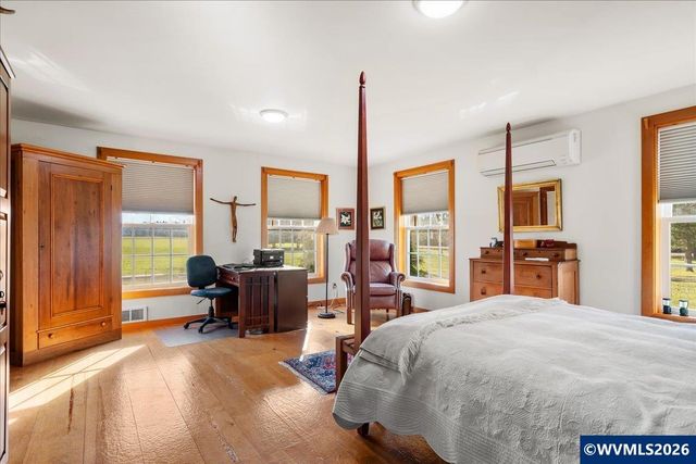 41235 Oupor Dr, Scio, OR 97374