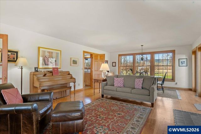 41235 Oupor Dr, Scio, OR 97374