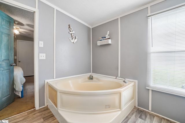 620 Courtland Way, Greer, SC 29651