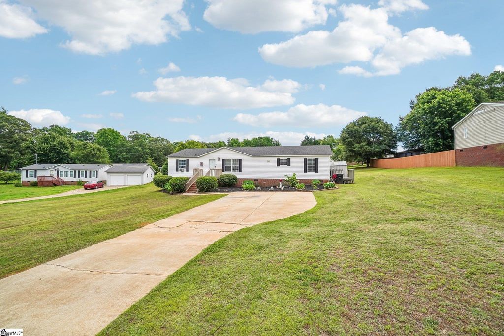 620 Courtland Way, Greer, SC 29651