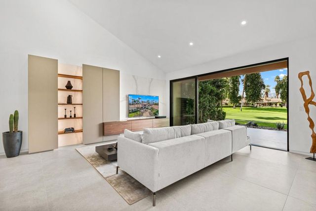 391 Gran Via, Palm Desert, CA 92260