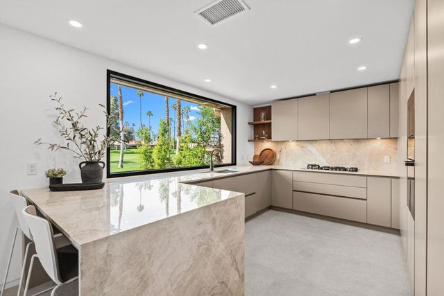 391 Gran Via, Palm Desert, CA 92260